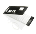 Eine Packung BLAX Hair Elastics – Clear (8 Stück) von BLAX zeigt mehrere flexible, durchsichtige Haargummis, die in einer Reihe angeordnet sind, wobei einige Gummibänder herausgenommen und neben der Verpackung platziert wurden.