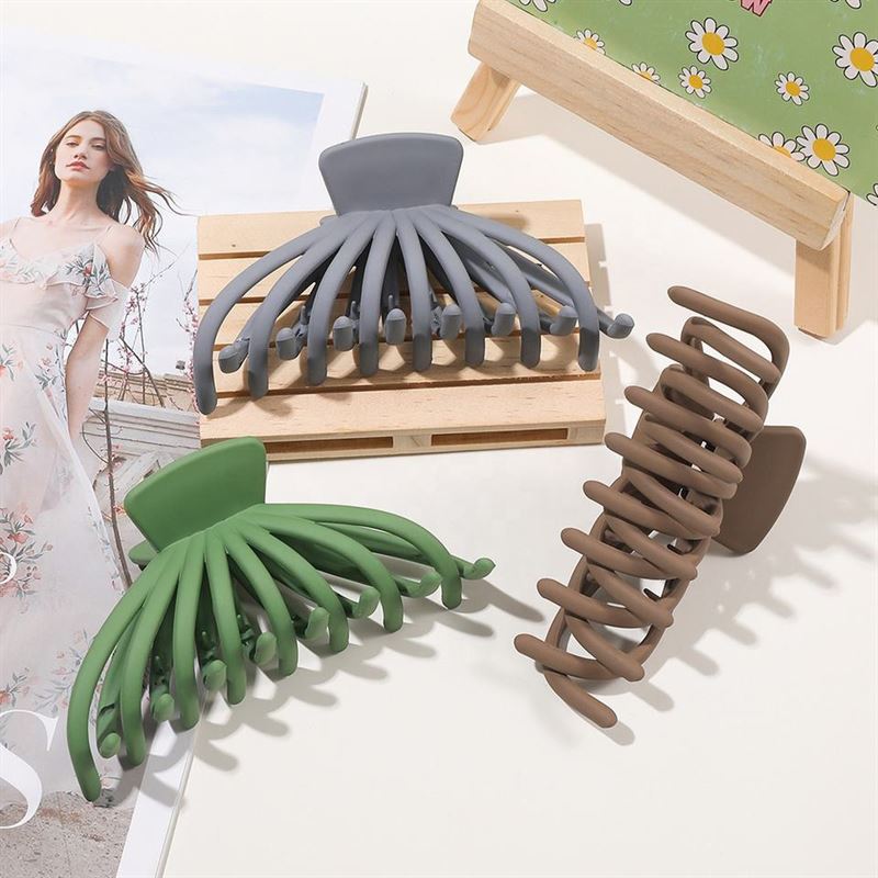 SOHO Elida Hair Claw - Brown - Hair Accessories