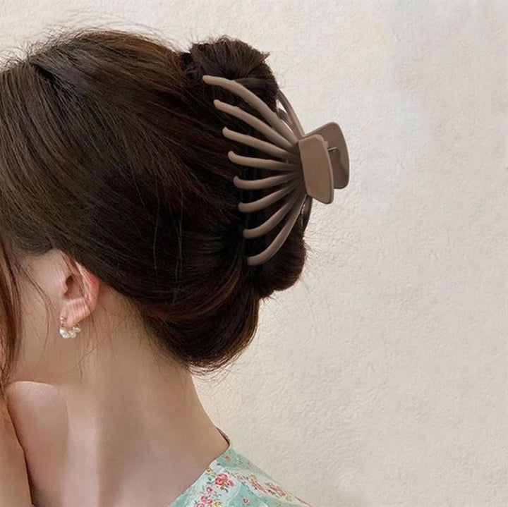 SOHO Elida Hair Claw - Sand - Hair Accessories