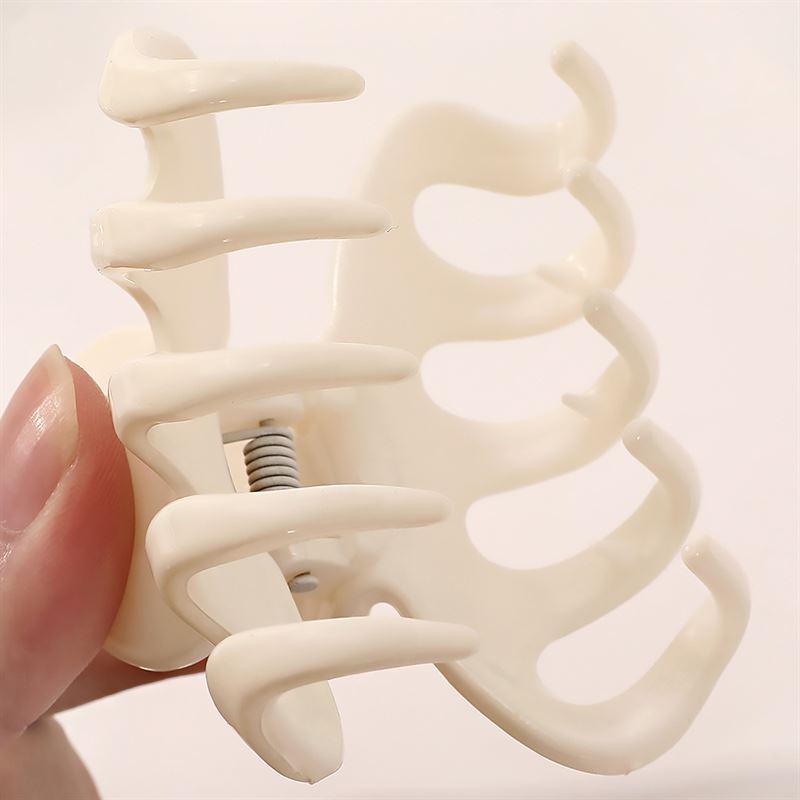 SOHO Esta Hair Claw - Black - Hair Accessories