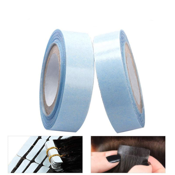 Oben ist eine Rolle Fashiongirl Strong Double Sided Tape for Hair Extension (2,7 Meter) abgebildet, mit Nahaufnahmen, die die Klebebandstreifen und eine Hand zeigen, die sie auf Haarverlängerungen aufträgt.