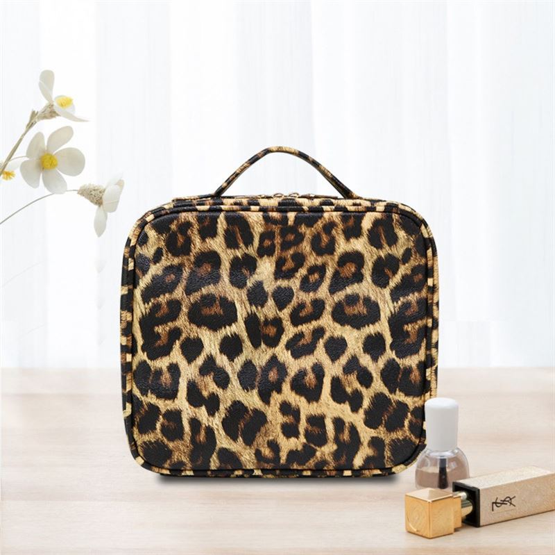 UNIQ makeup travel bag - Toiletry bag / Cosmetic bag for all your makeup - Leopard - | Fashiongirl